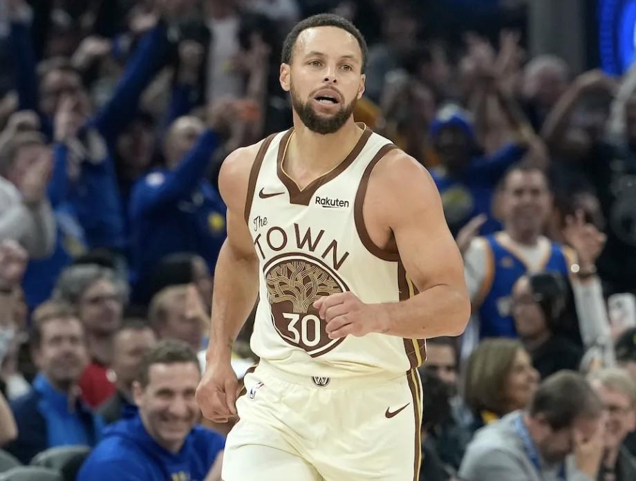 世界杯直播软件下载-库里常规赛数据：膝伤困扰仅打43场六年来新低，生涯得分超26000分